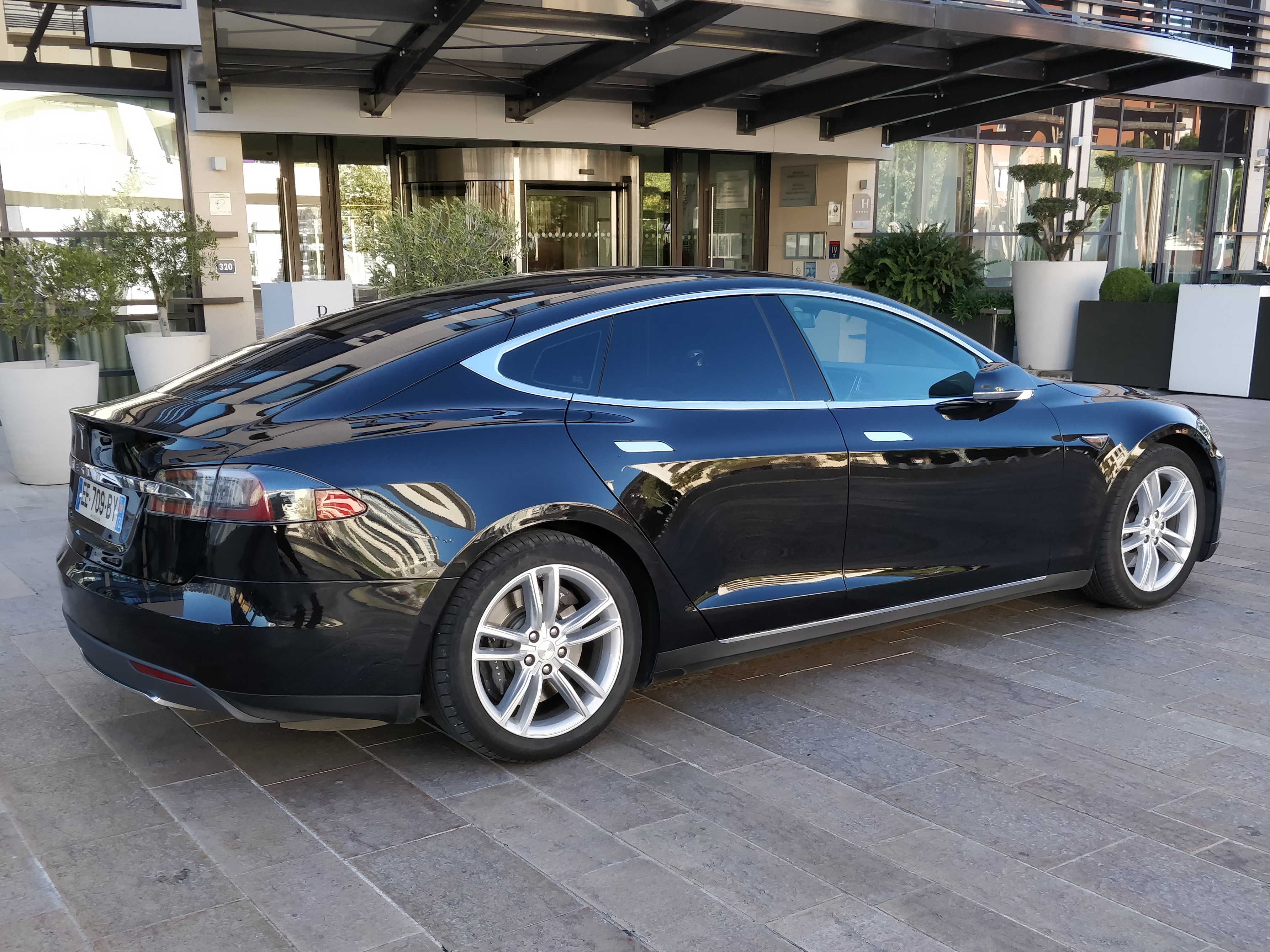 Tesla Renaissance VTC ET TAXI EN PAYS D AIX